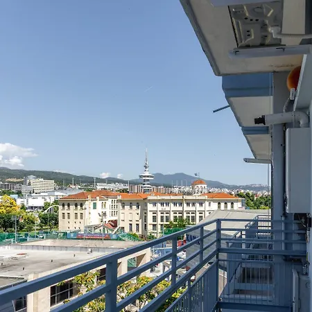 Iconic Luxury White Tower Appartement