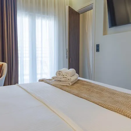 Iconic Luxury White Tower Appartamento