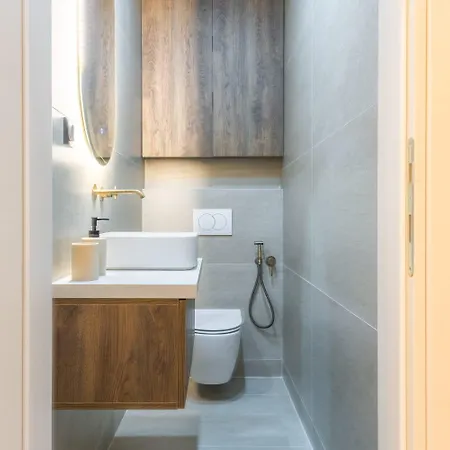 Iconic Luxury White Tower Appartement